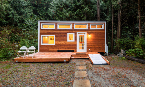 A tiny house: a great example of the "living single" minimalist financial mindset.